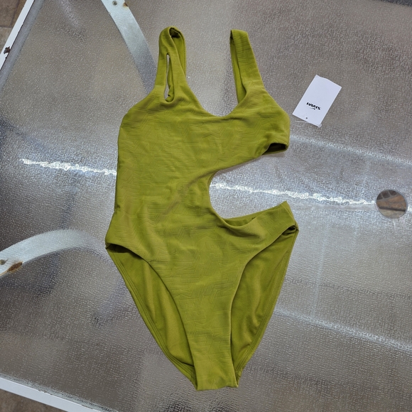 Nike Cutout One-Piece Swimsuit Green Textured Sporty Minimalist M - Picture 2 of 6